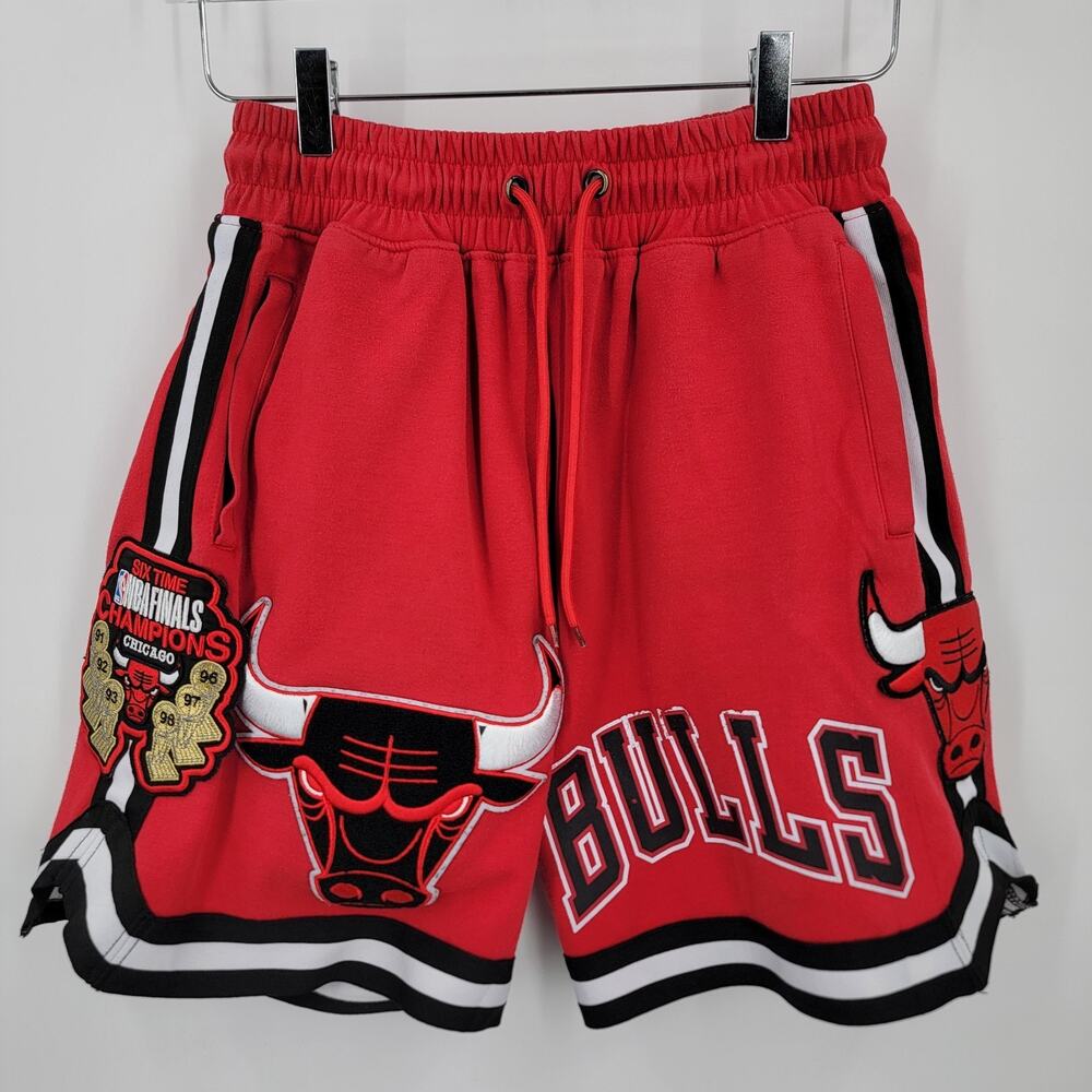 Pro Standard NBA Finals Champions Chicago Bulls Shorts Mens Medium Red